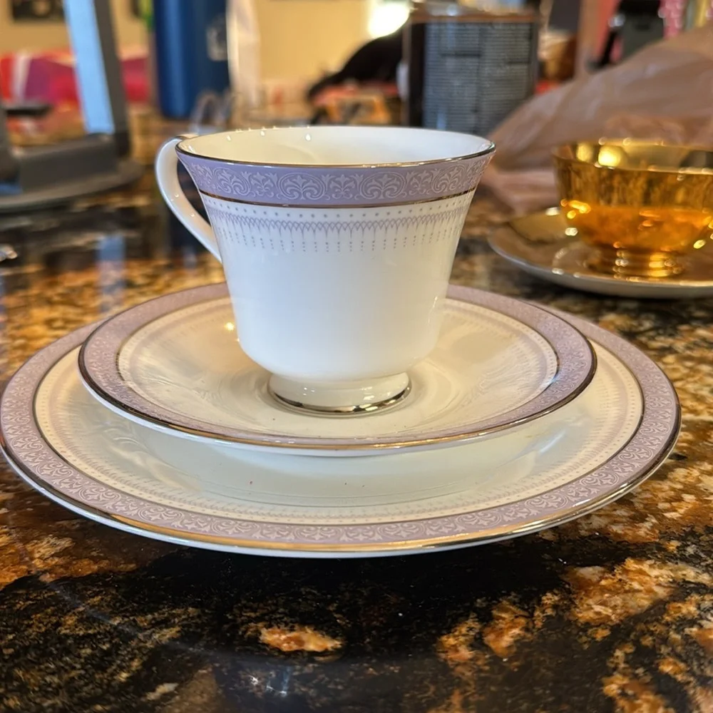 3 piece Elegant White‎ and Lilac Royal Doulton fine Tea China